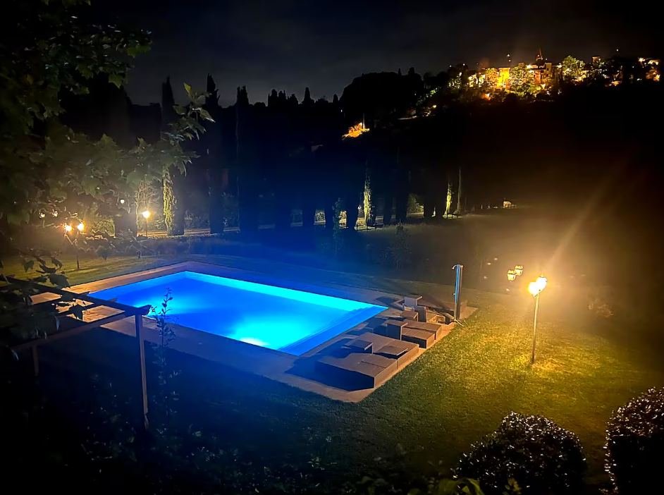 La piscina di sera